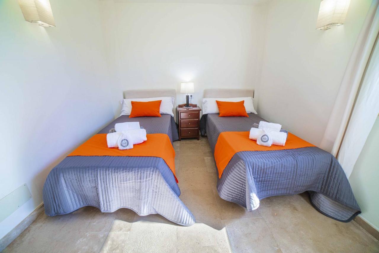 Bonaire Sky / Carmen Villa